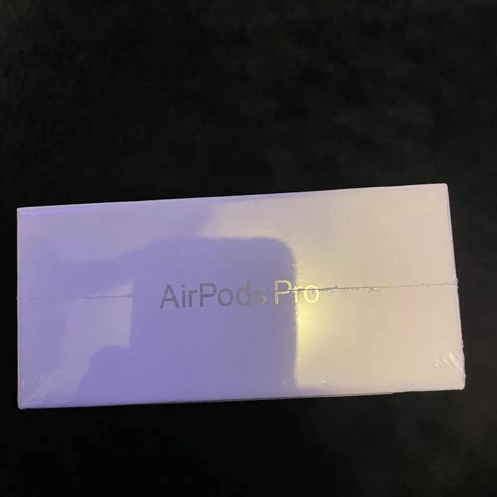 Apple White Wireless Earbuds